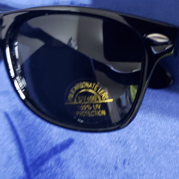 NIP Tito\'s black sunglasses ? ?